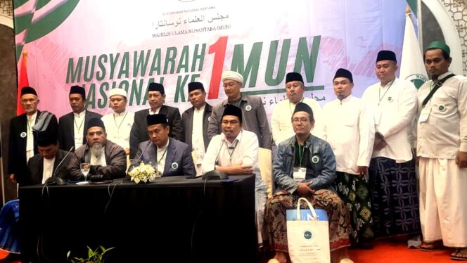 
 Majelis Ulama Nusantara (MUN), akhirnya ‘melahirkan’ ketetapan dalam Musyawarah Nasional ke-1 MUN, di hotel Tavia,