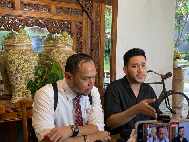 
 DELLA PUSPITA DAN ACA HARUS TANGGUNGJAWAB MOBIL MILIK QEMIL